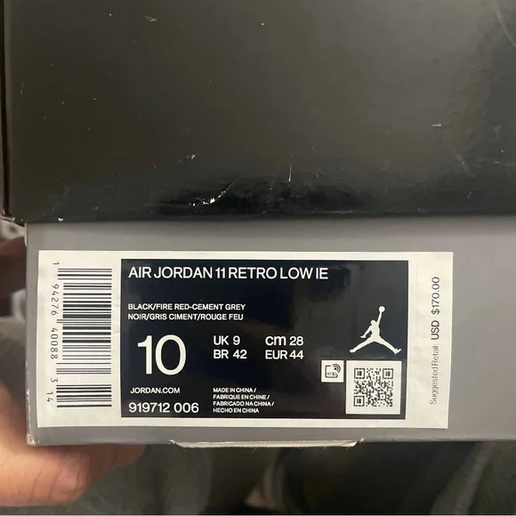 AIR JORDAN 11 RETRO LOW LE ‘ BLACK CEMENT ‘ SZ. 10 w/ box - Picture 8 of 8